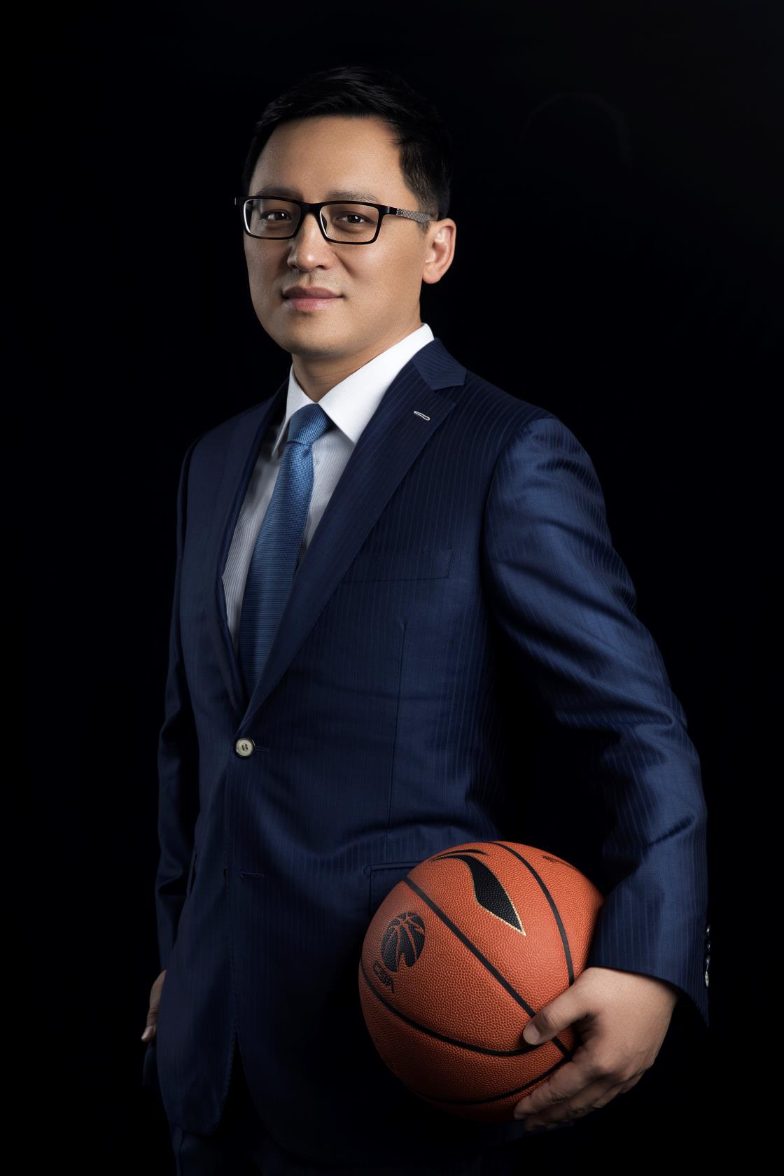 加时末段尤文图斯调整名单以备CBA常规赛，官宣签约环节打磨，气氛紧张，临场指挥获称赞的简单介绍